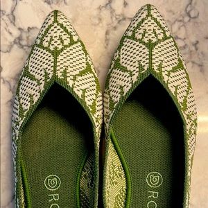 Classic Rothy’s. Point toe flats. Unique design